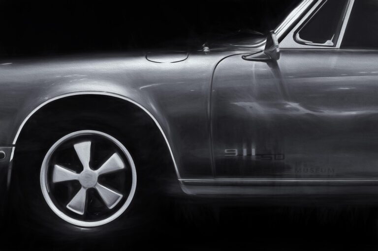 High-End Waterless Diffusers: Smart Home Scenting - monochrome luxury smart diffuser