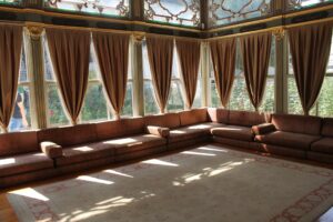 Santal Escape: Curating Luxury Sandalwood Home Fragrance