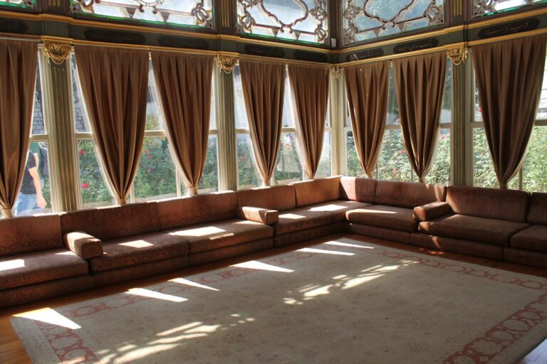 Santal Escape: Curating Luxury Sandalwood Home Fragrance - luxury sandalwood interior